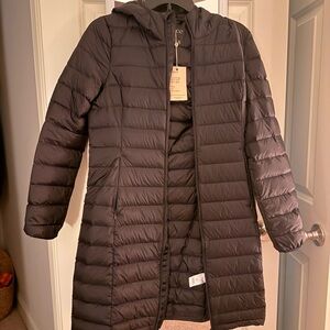 Quince Women's Down Lightweight Long Hooded Puffer Coat - Black